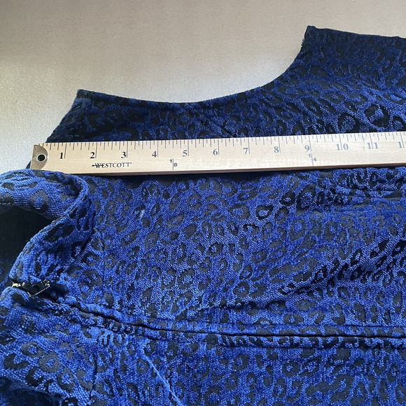 Susan Graver Vest Women 18W Blue Animal Print Sleeveless Full Zip Collared Top - Picture 8 of 10